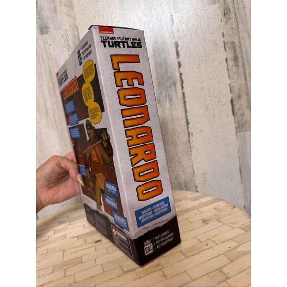 TEENAGE MUTANT NINJA TURTLES LEONARDO COMIC BOOK + ACTION FIGURE - Picture 6 of 6